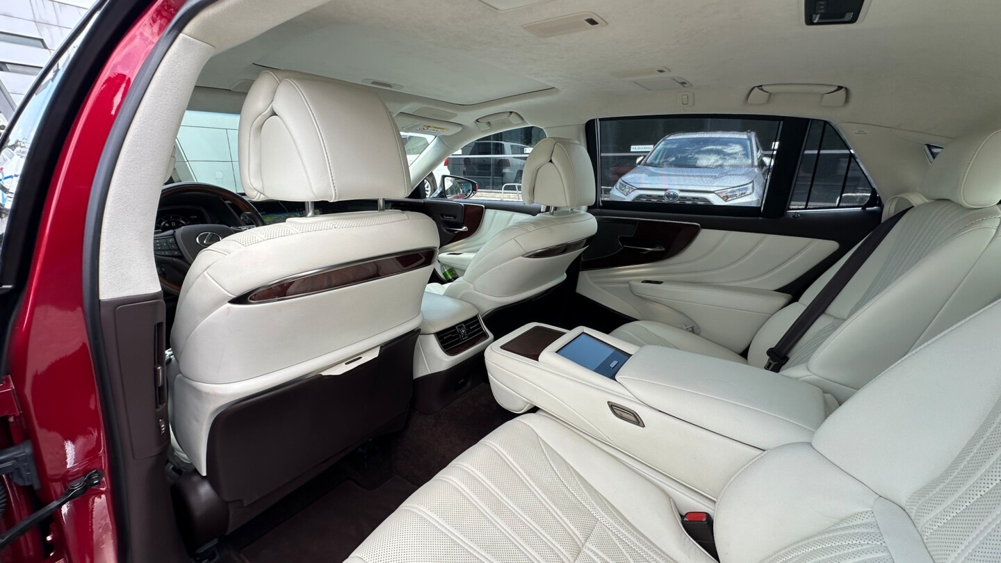 Lexus LS