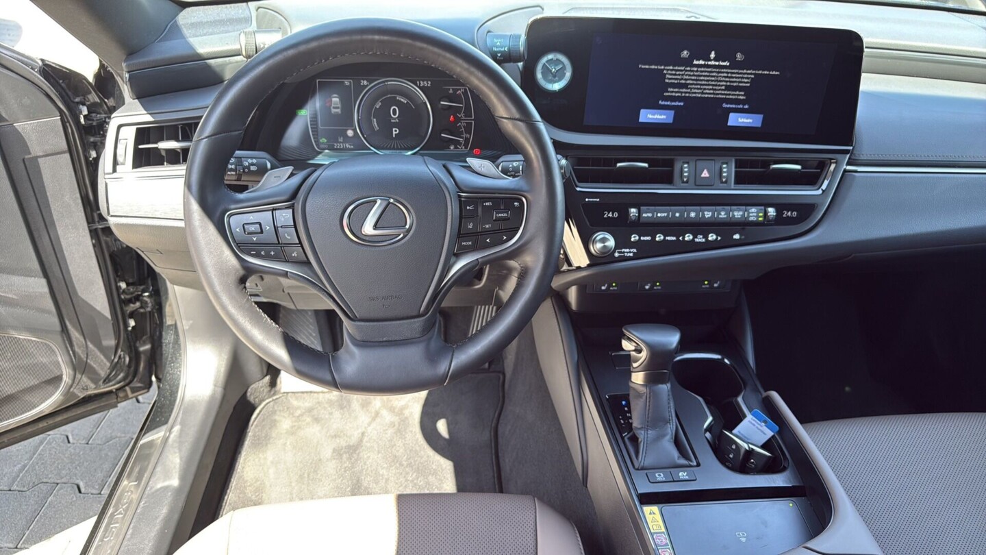 Lexus ES