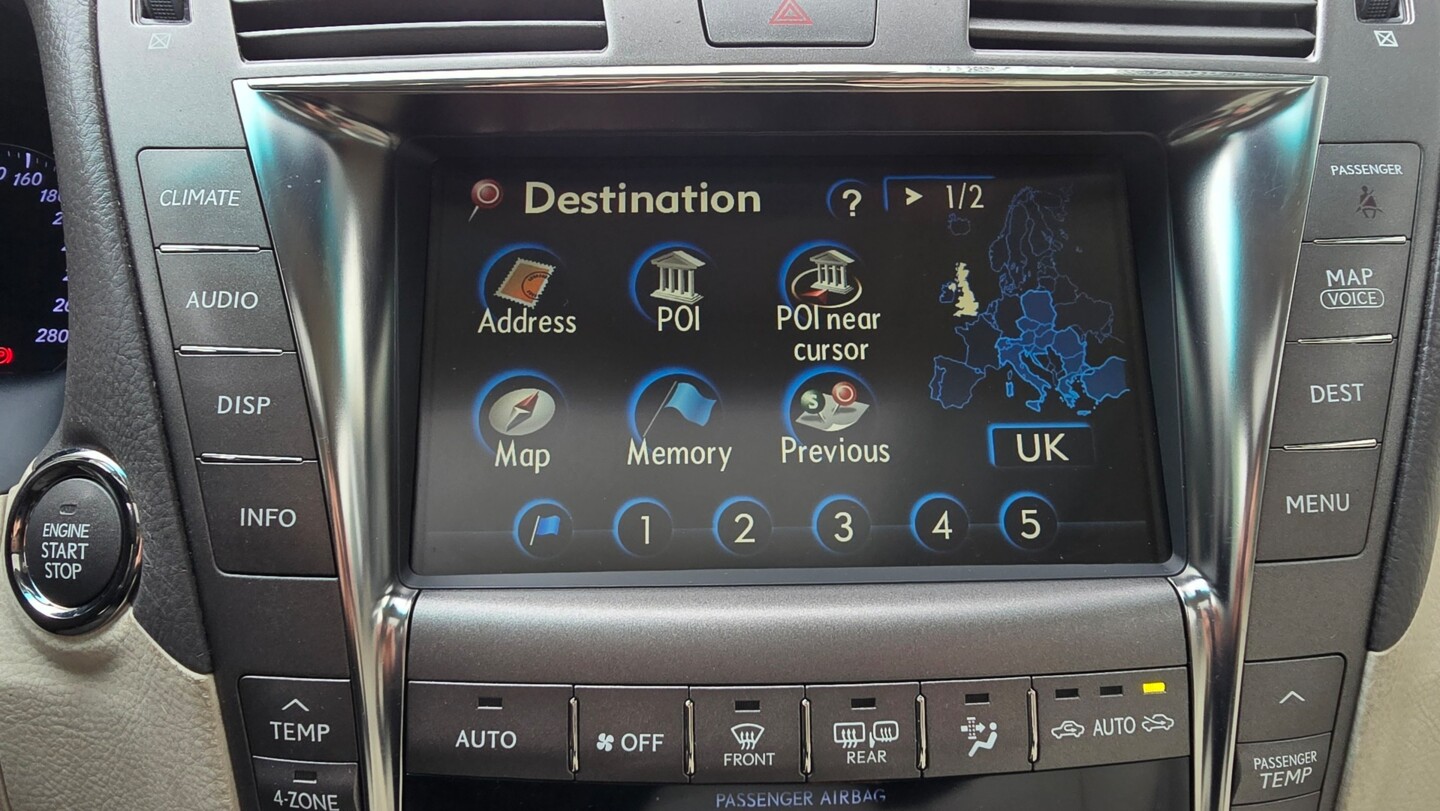 Lexus LS