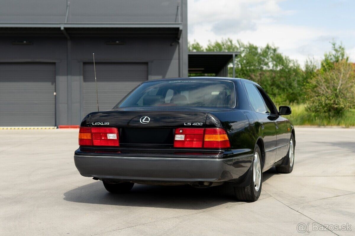 Lexus LS