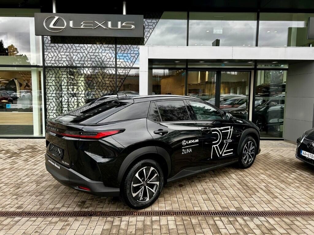 Lexus RZ