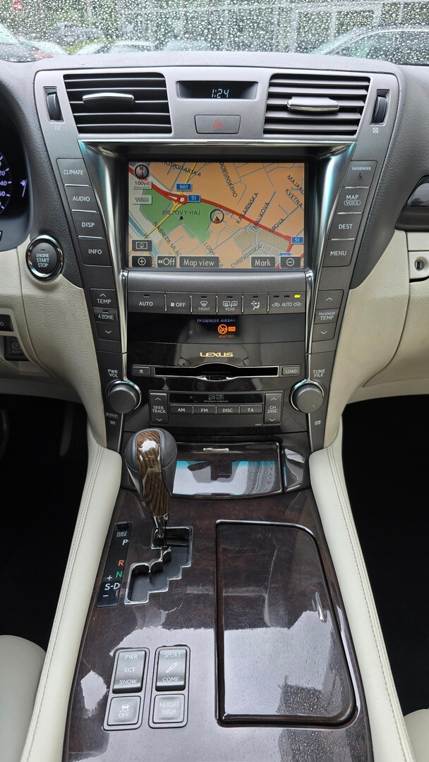 Lexus LS