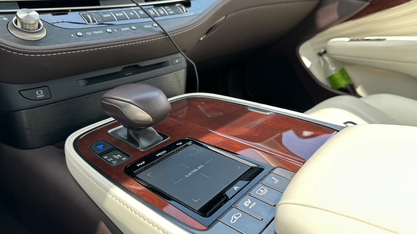 Lexus LS