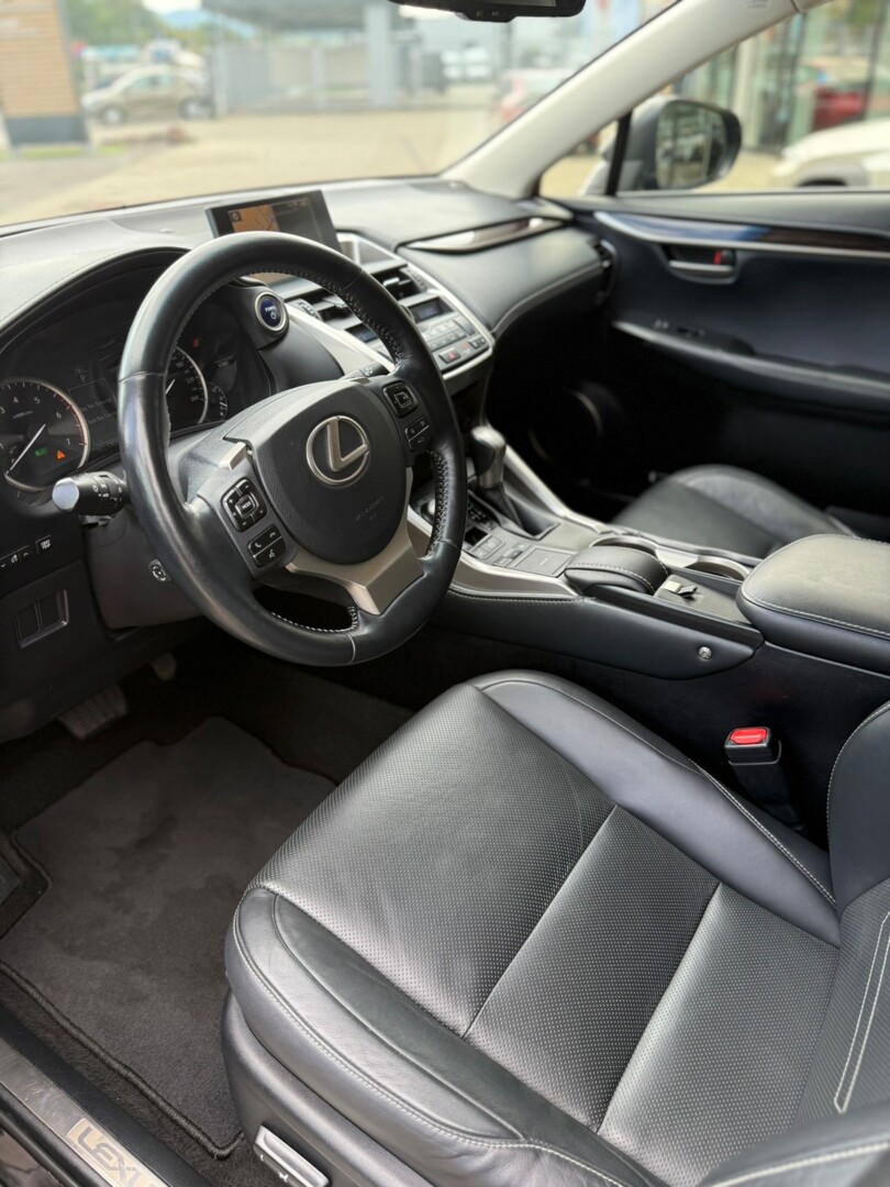 Lexus NX