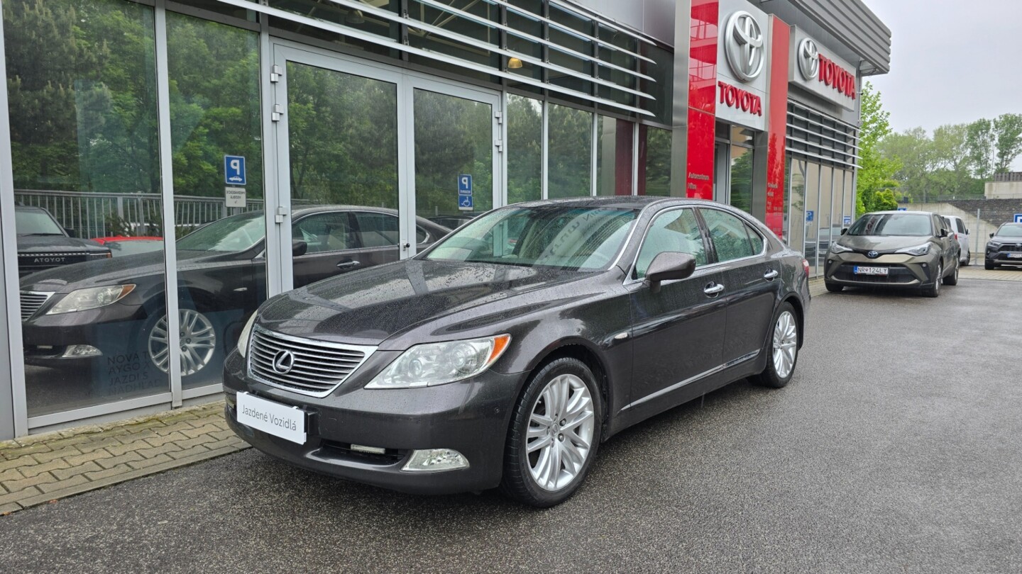 Lexus LS