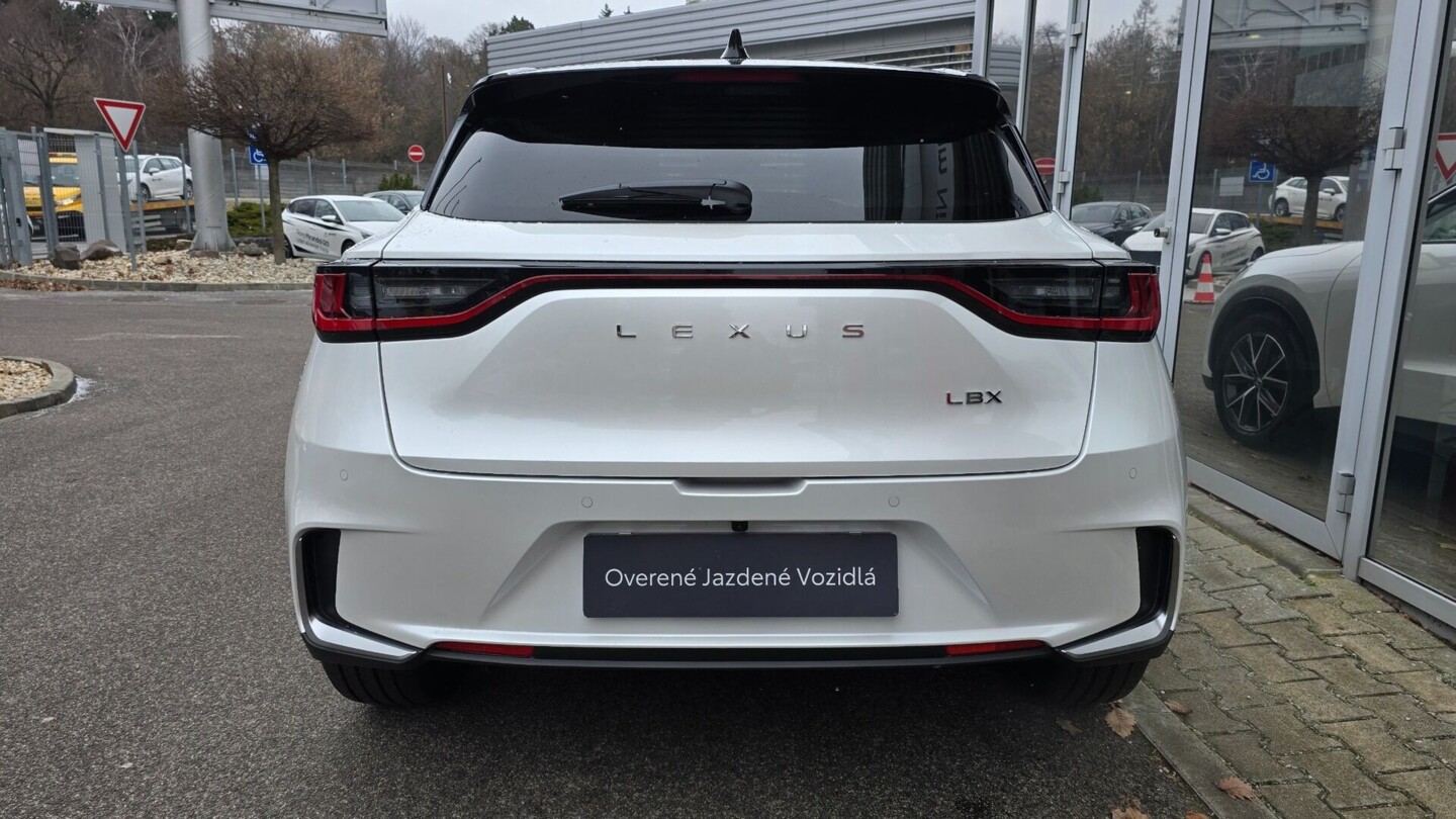 Lexus LBX
