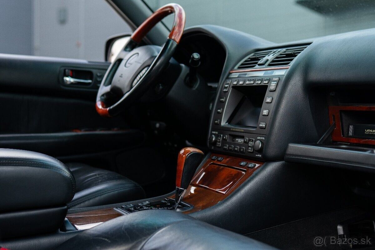 Lexus LS