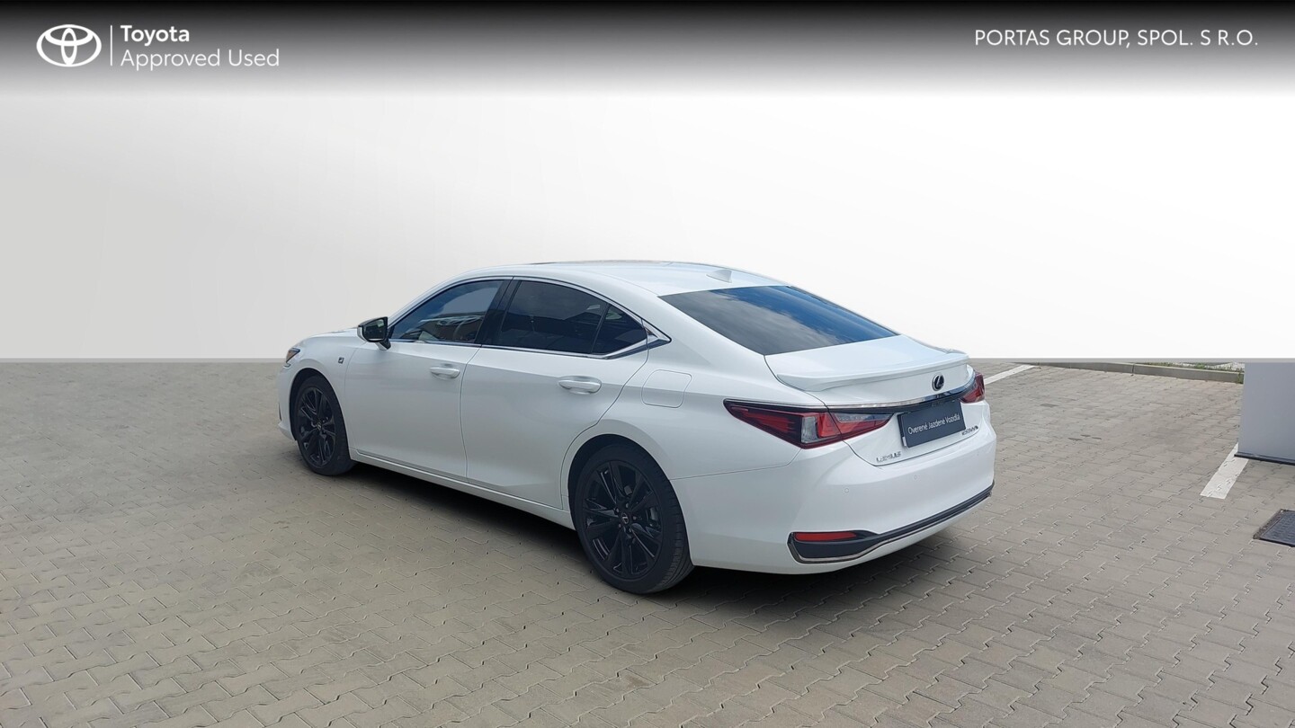Lexus ES