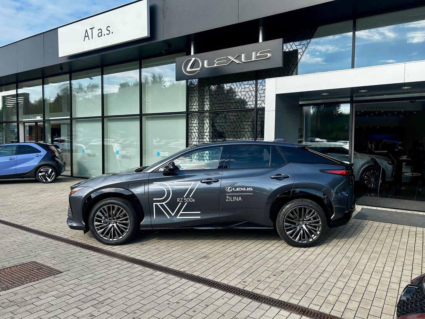 Lexus RZ