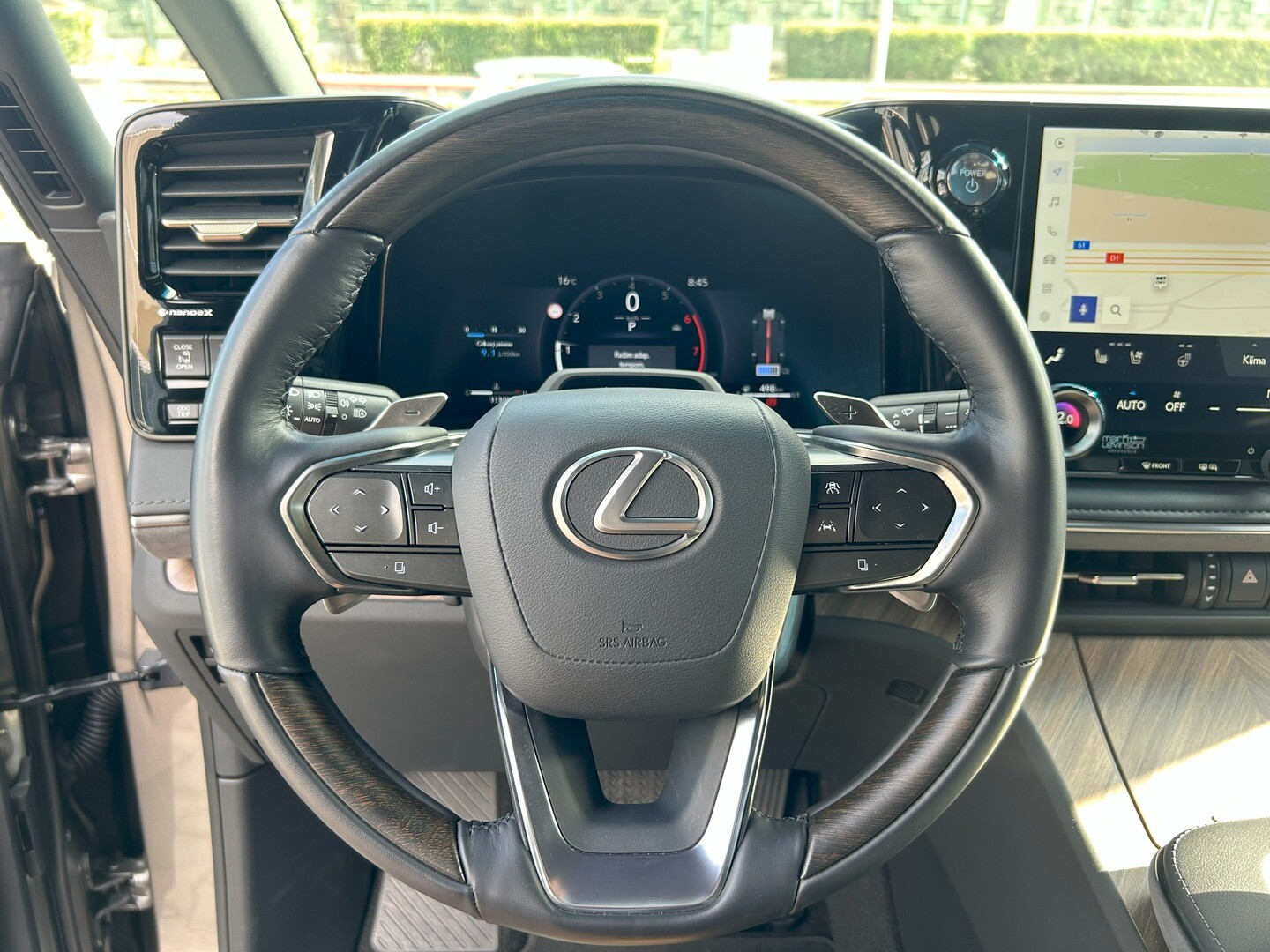 Lexus LM