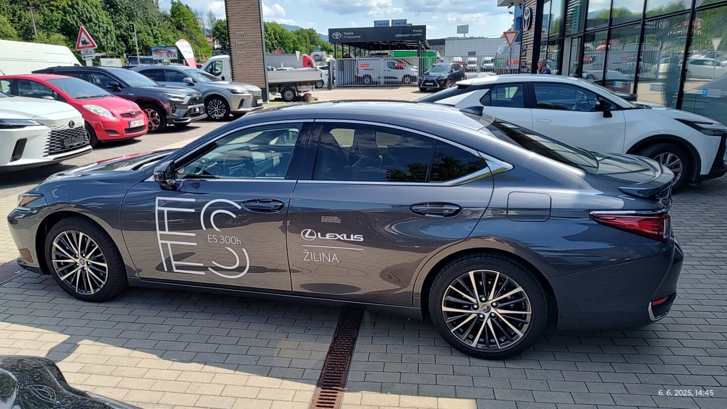 Lexus ES