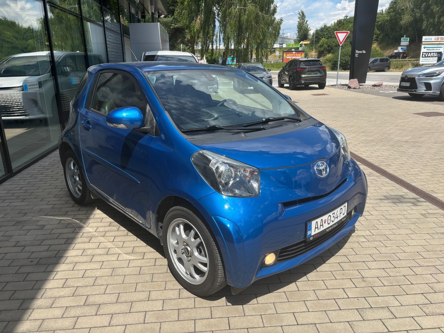 Toyota iQ
