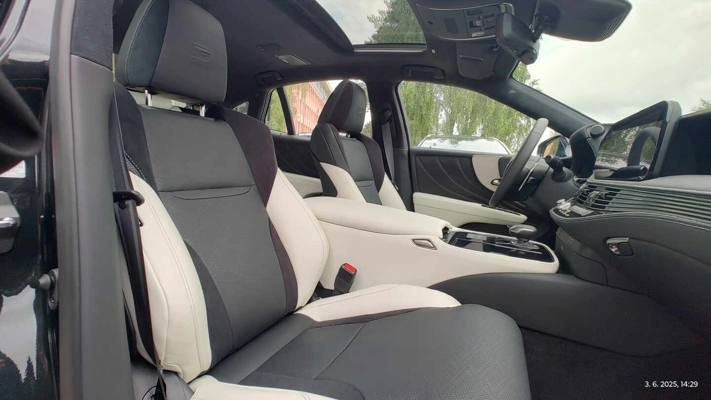 Lexus LS