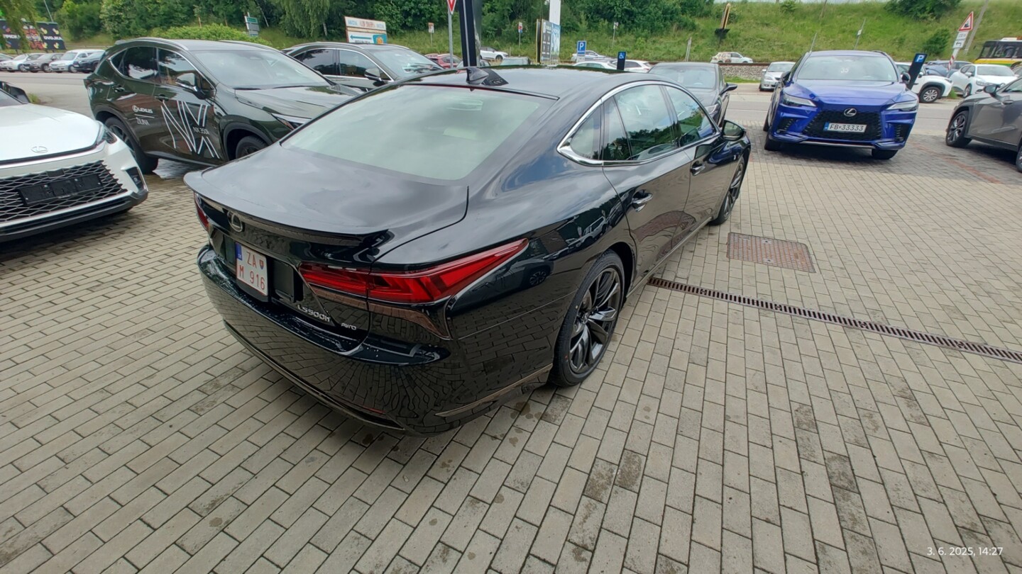 Lexus LS