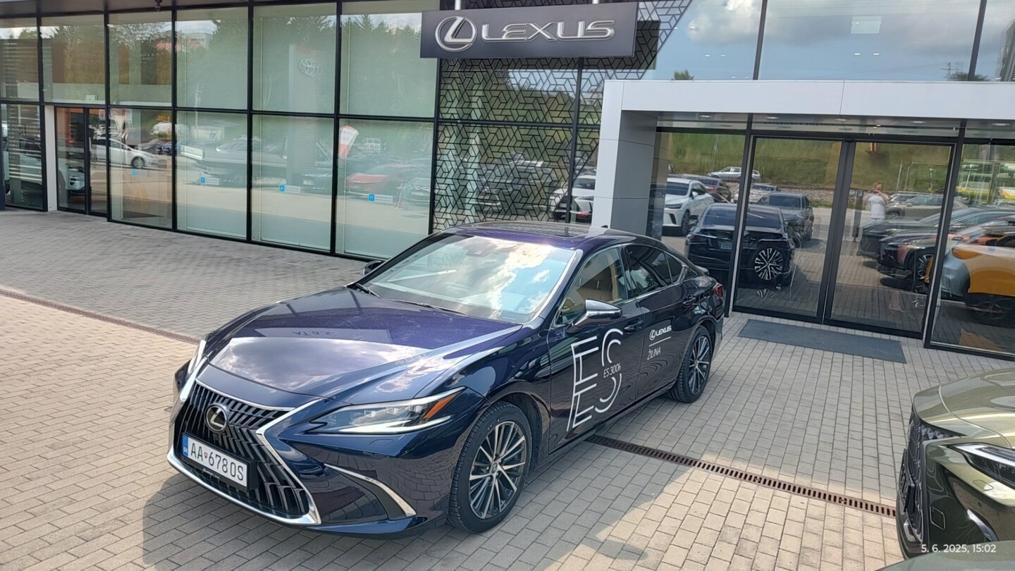 Lexus ES