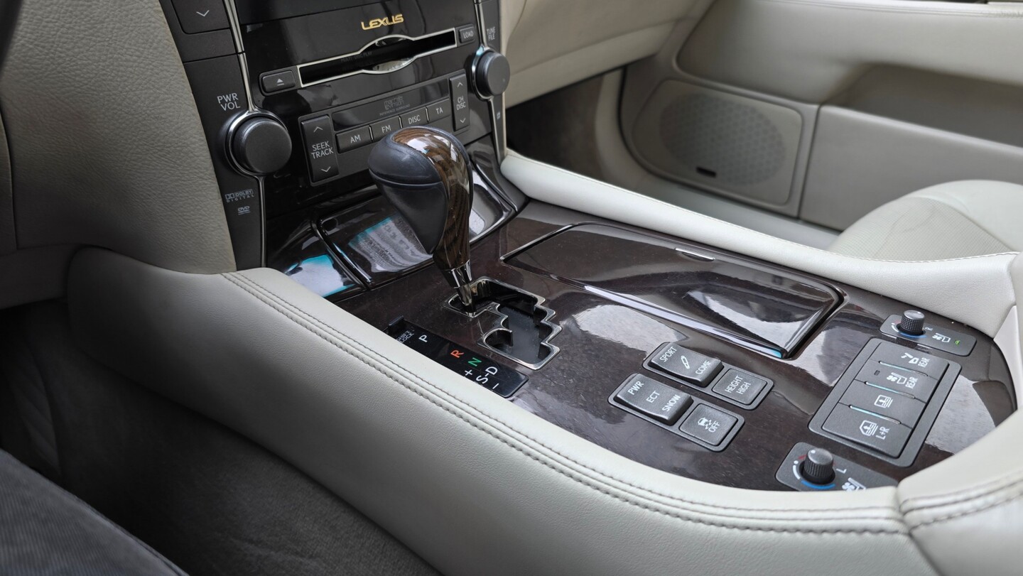 Lexus LS