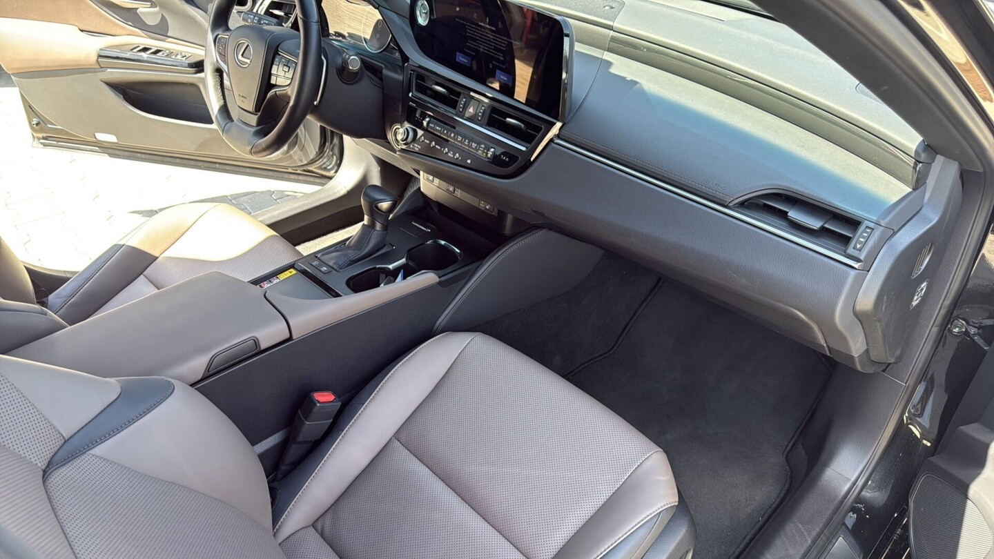 Lexus ES