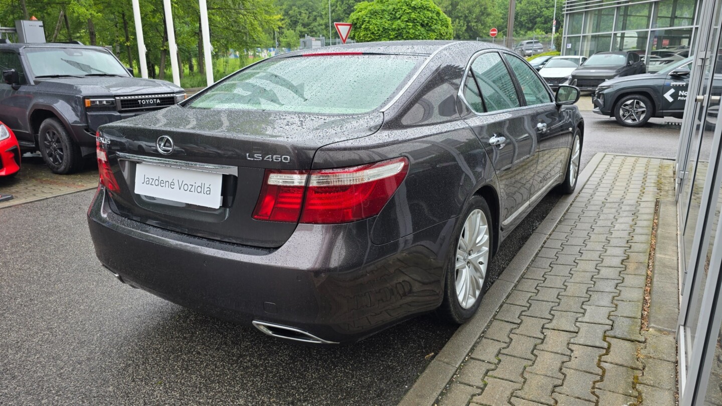 Lexus LS
