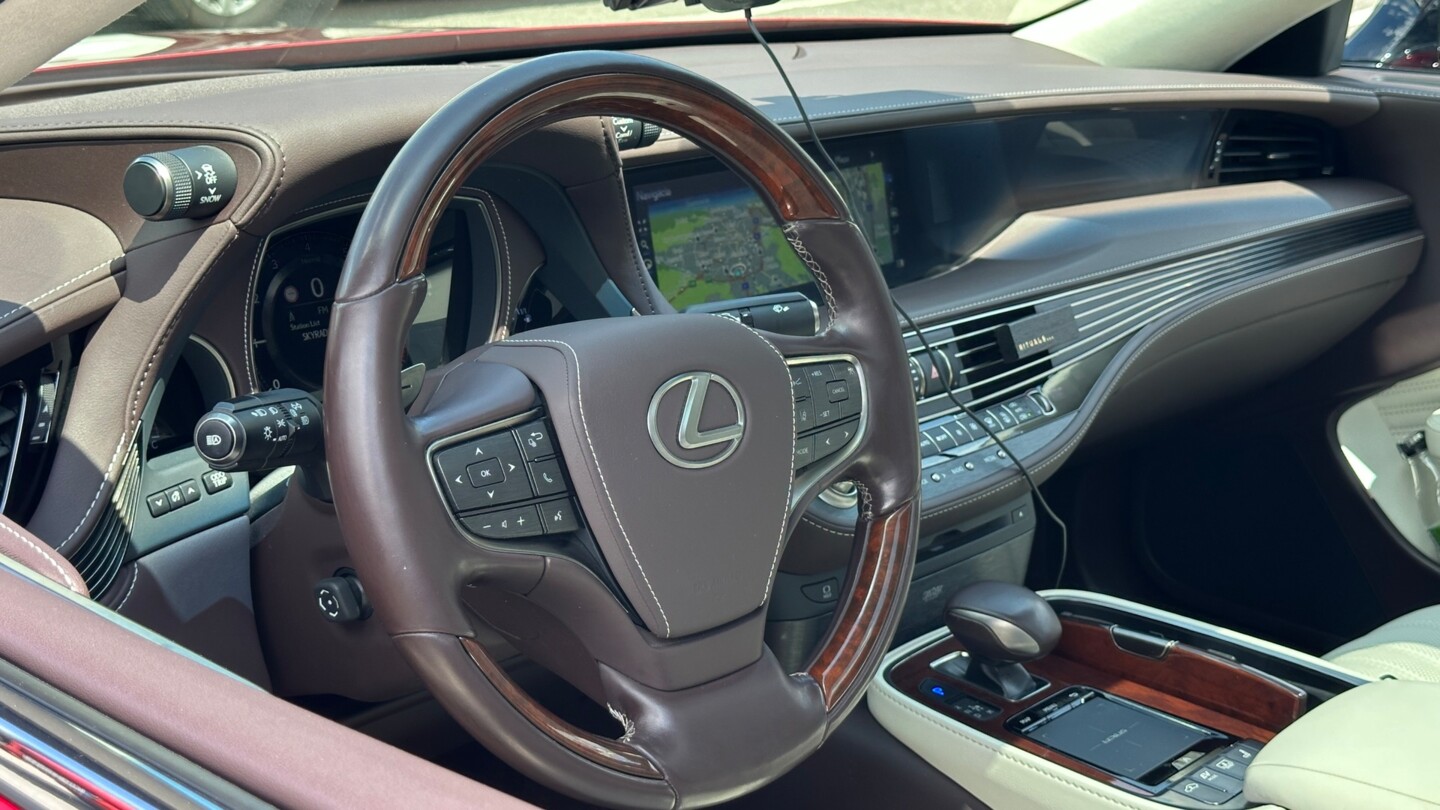 Lexus LS