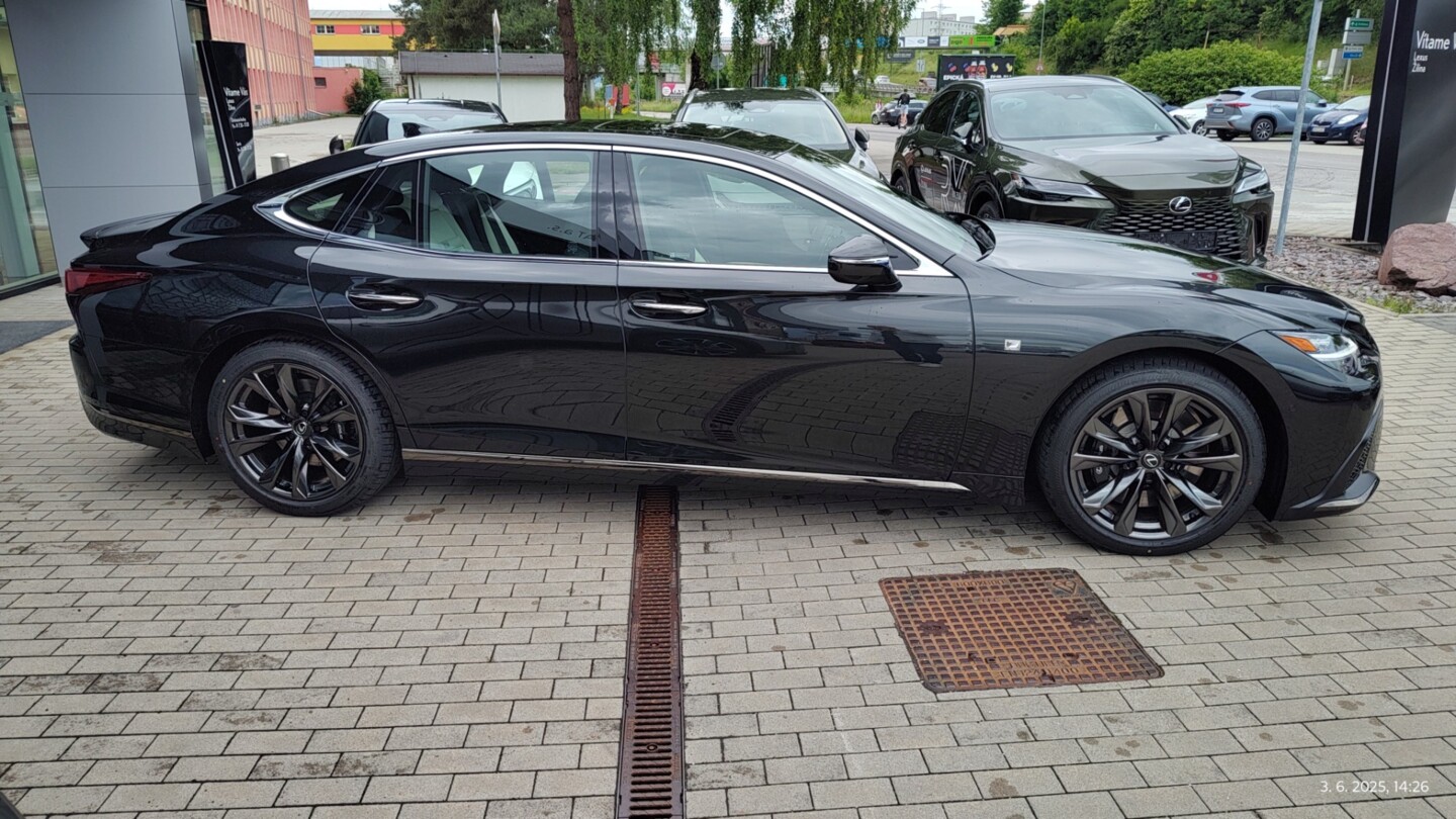 Lexus LS