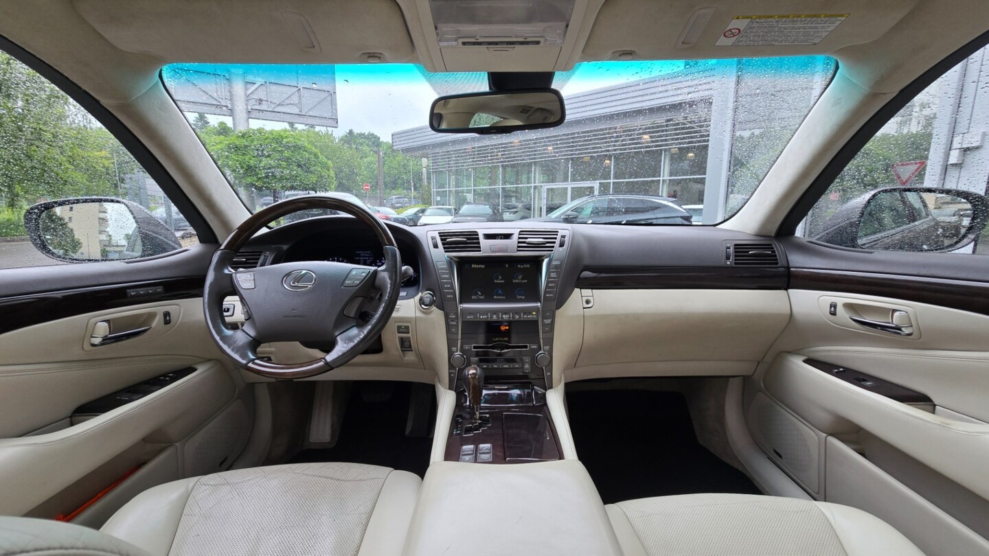 Lexus LS