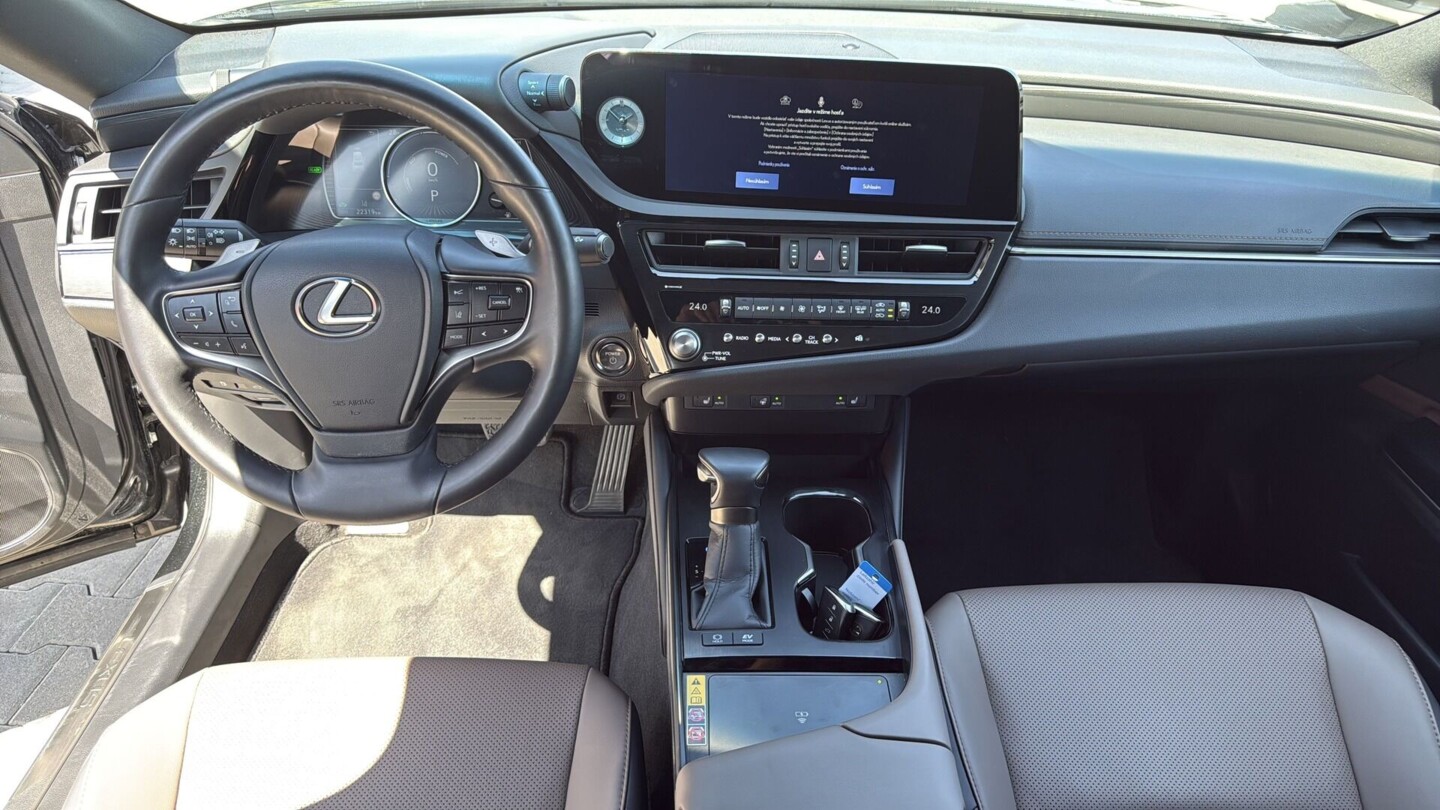 Lexus ES