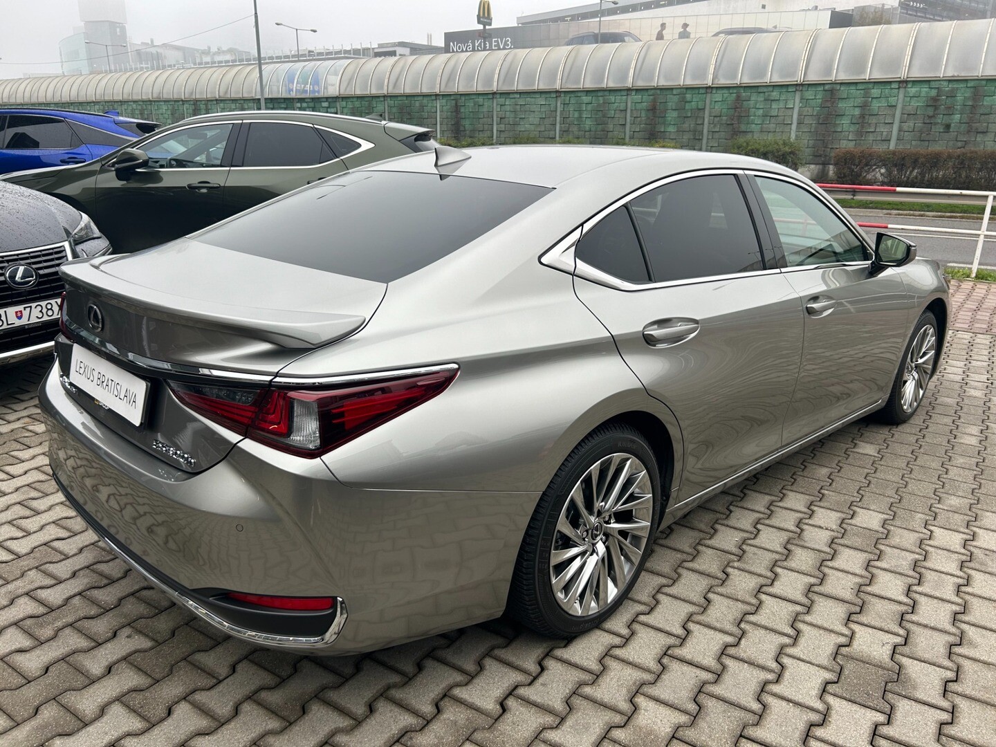 Lexus ES