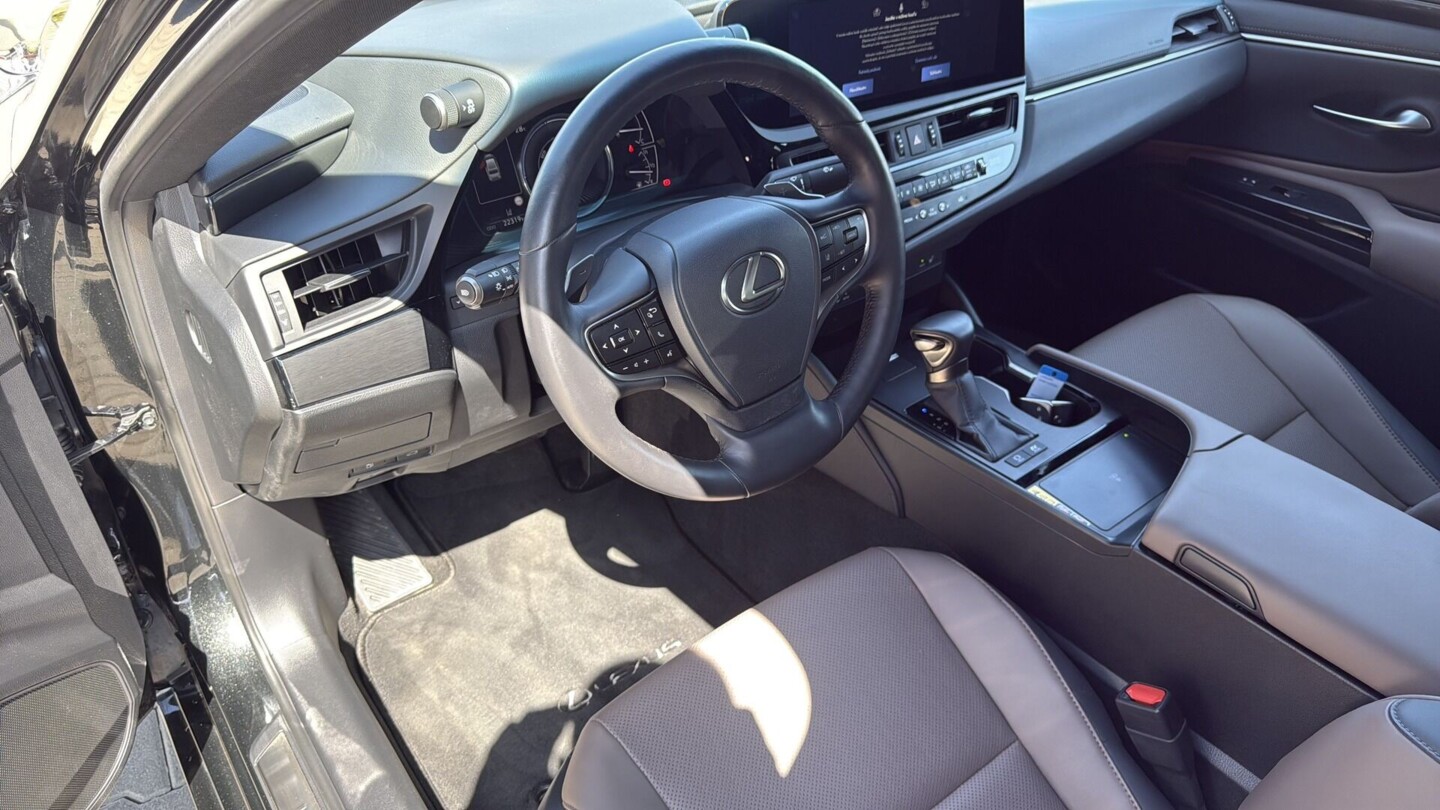 Lexus ES
