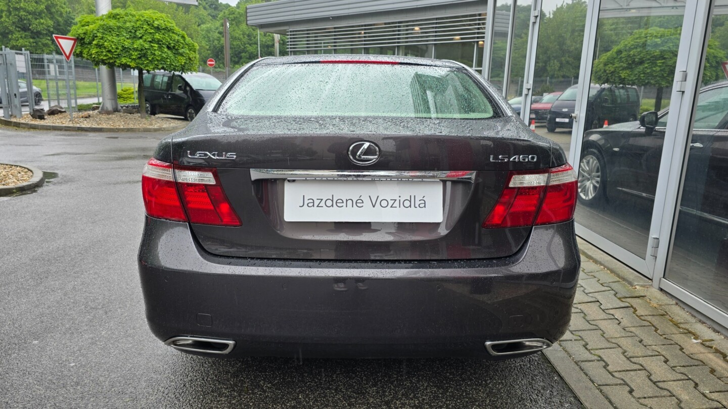 Lexus LS