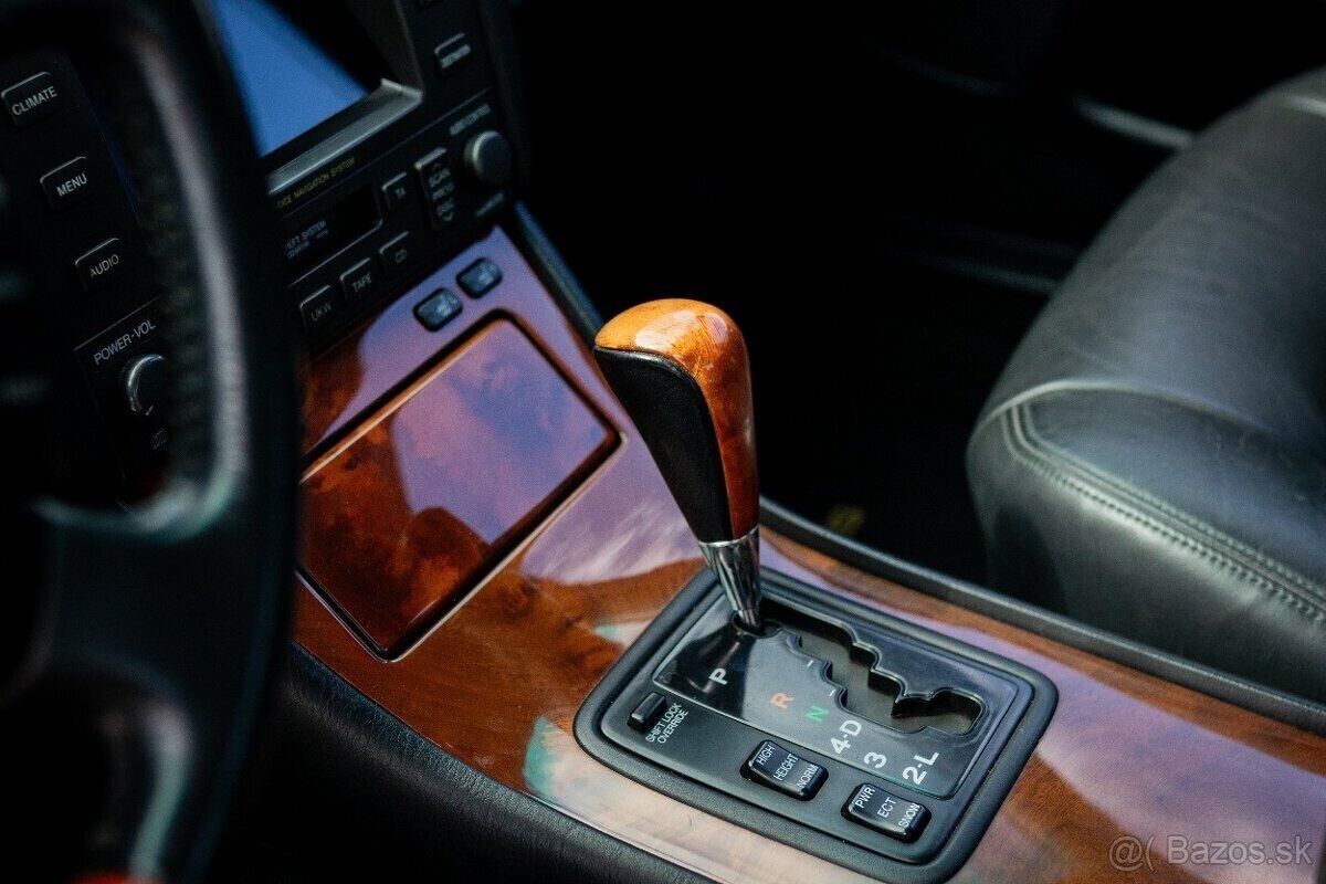 Lexus LS