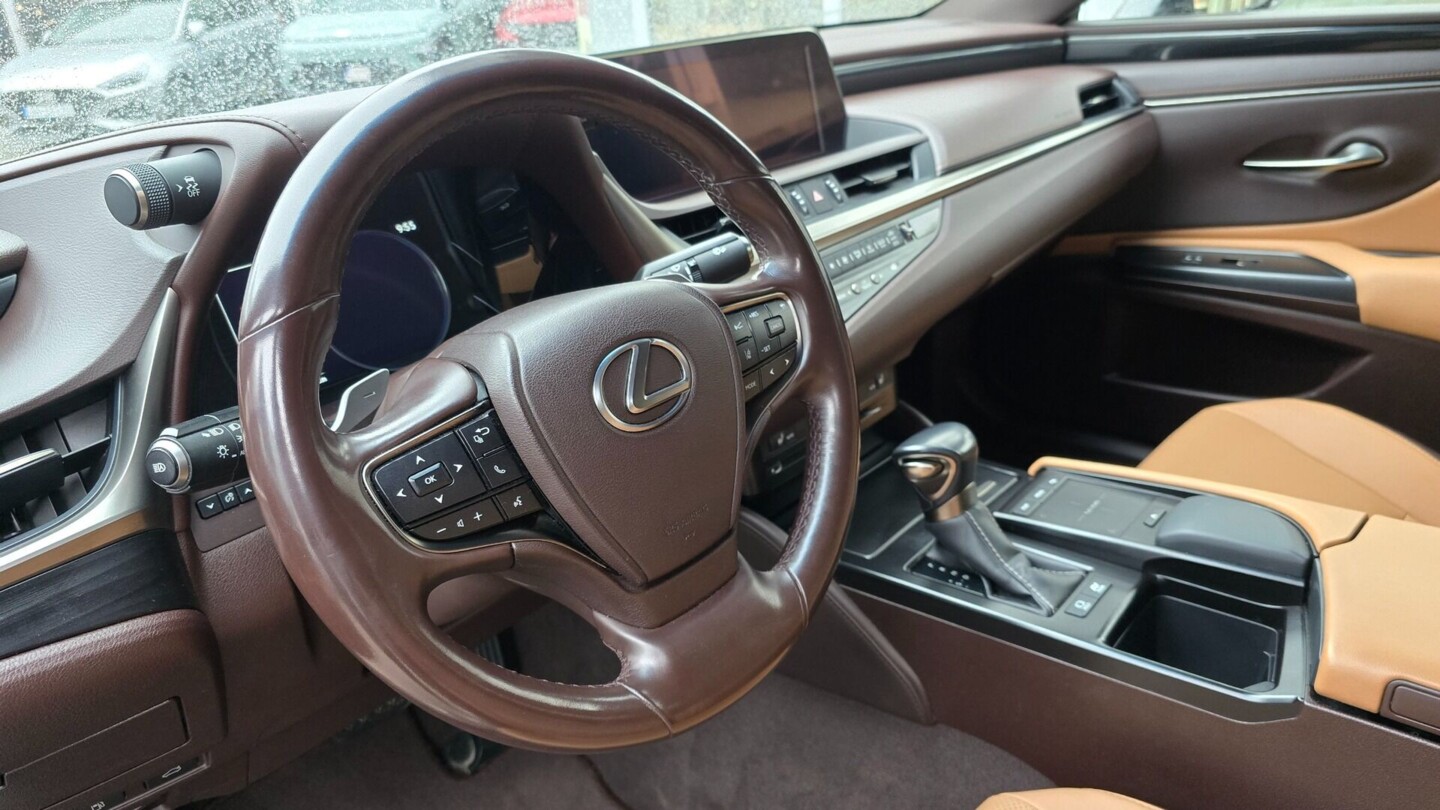 Lexus ES