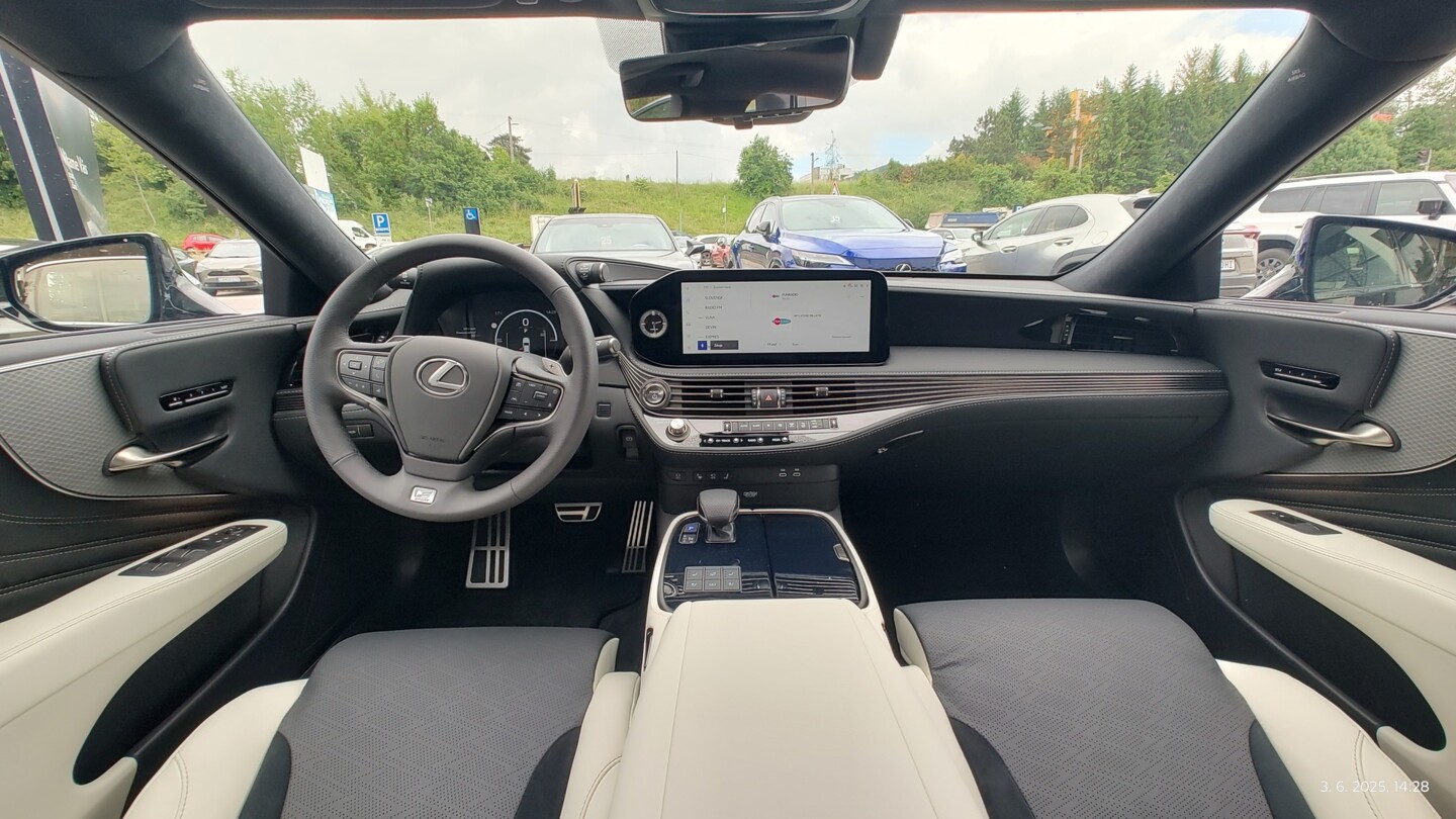 Lexus LS