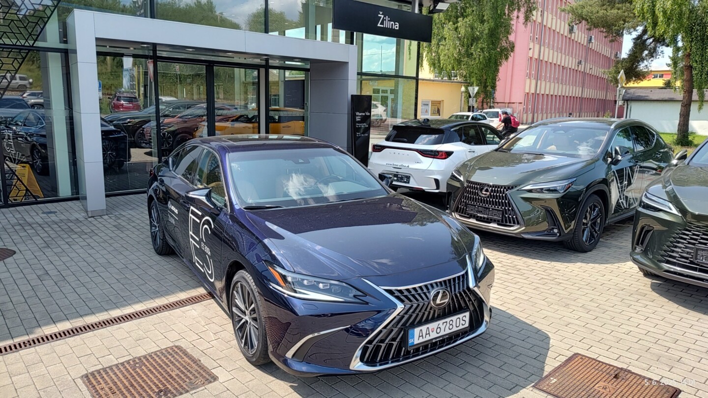 Lexus ES