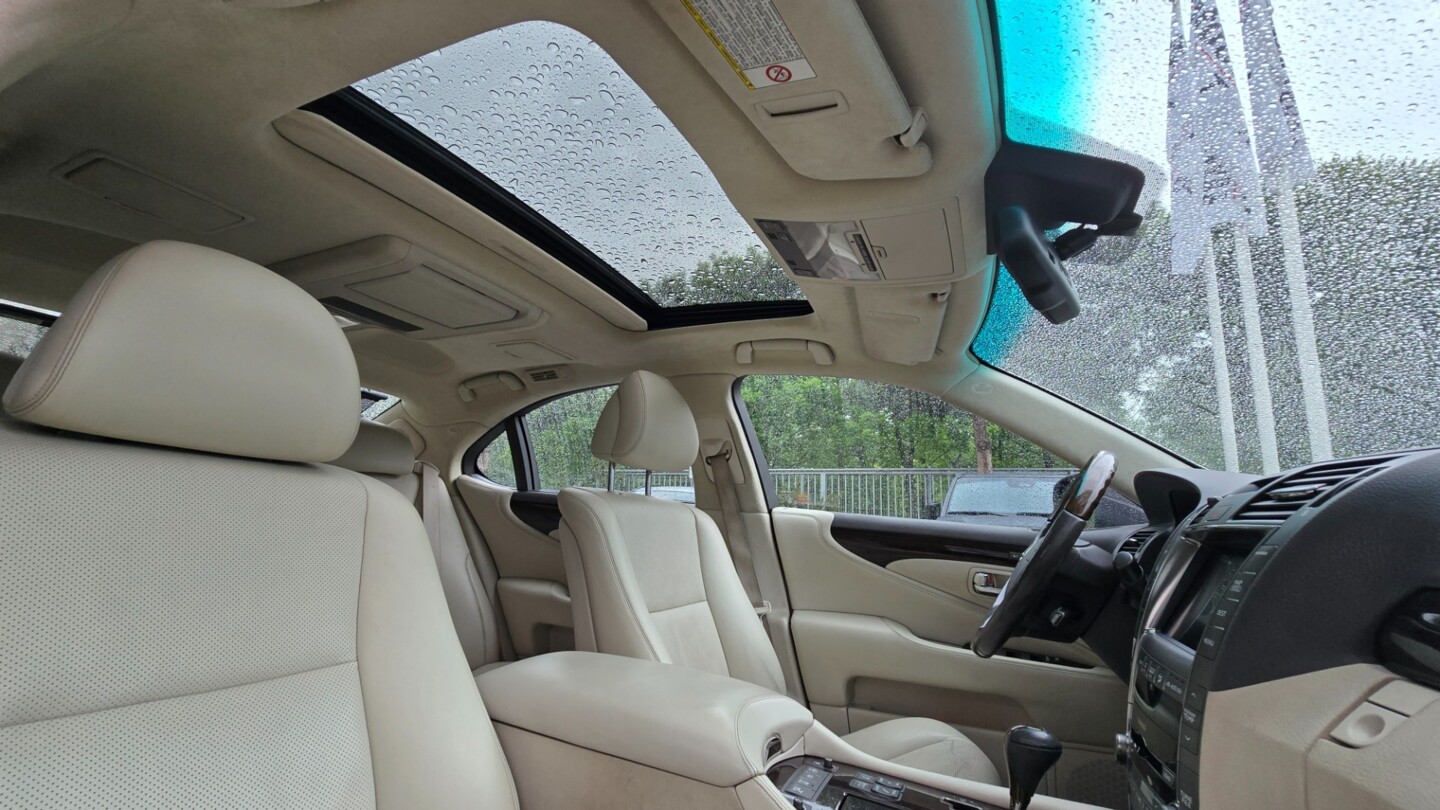 Lexus LS