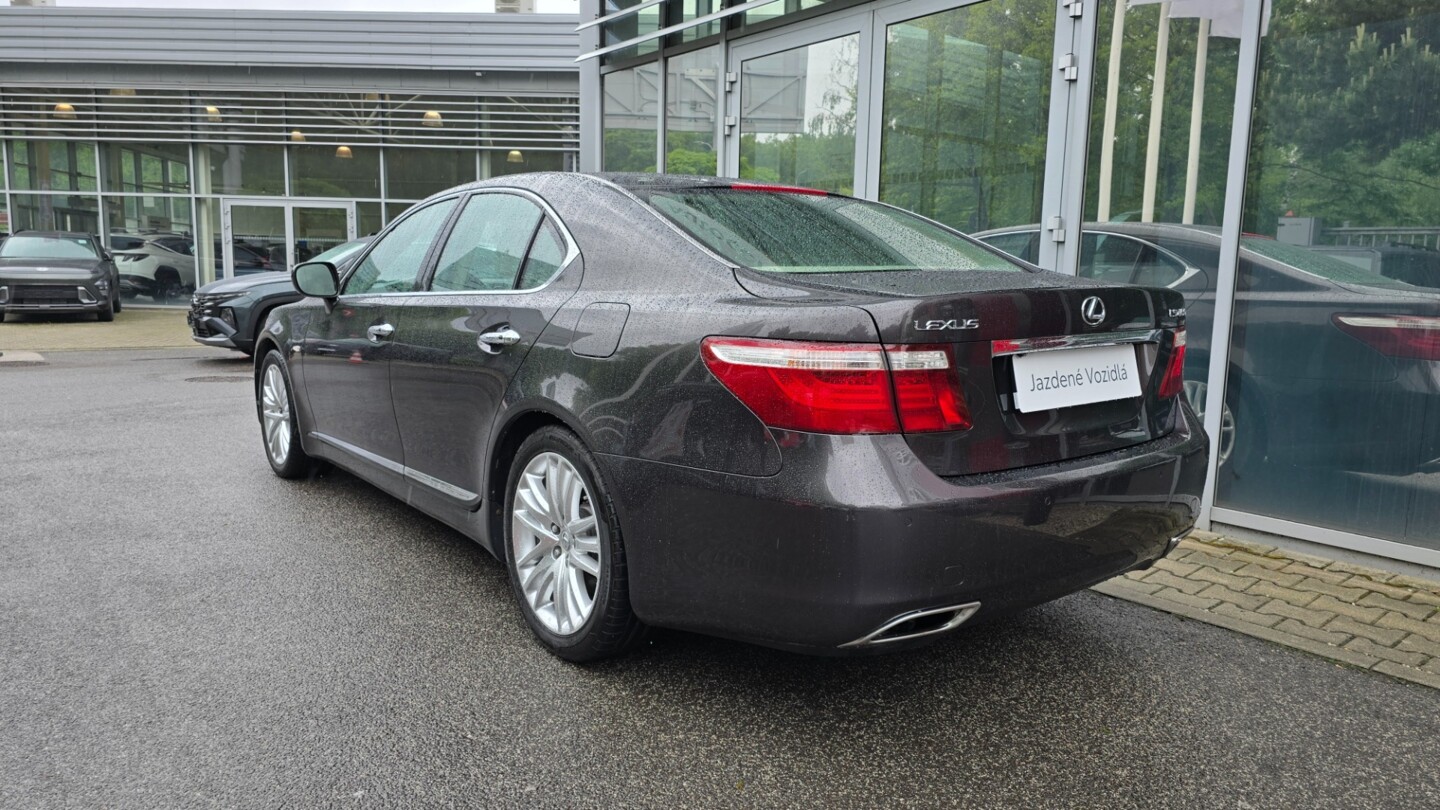 Lexus LS