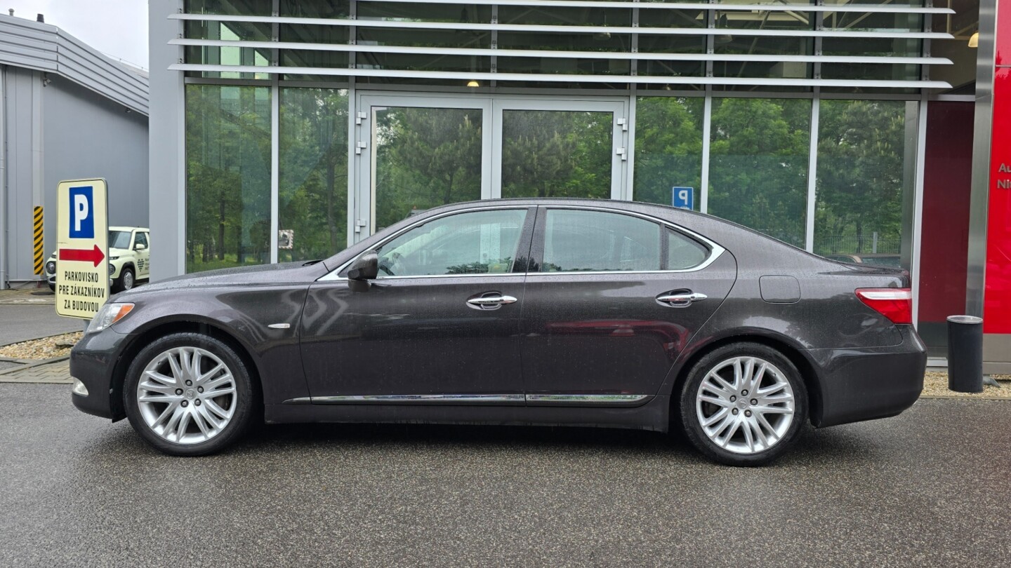 Lexus LS