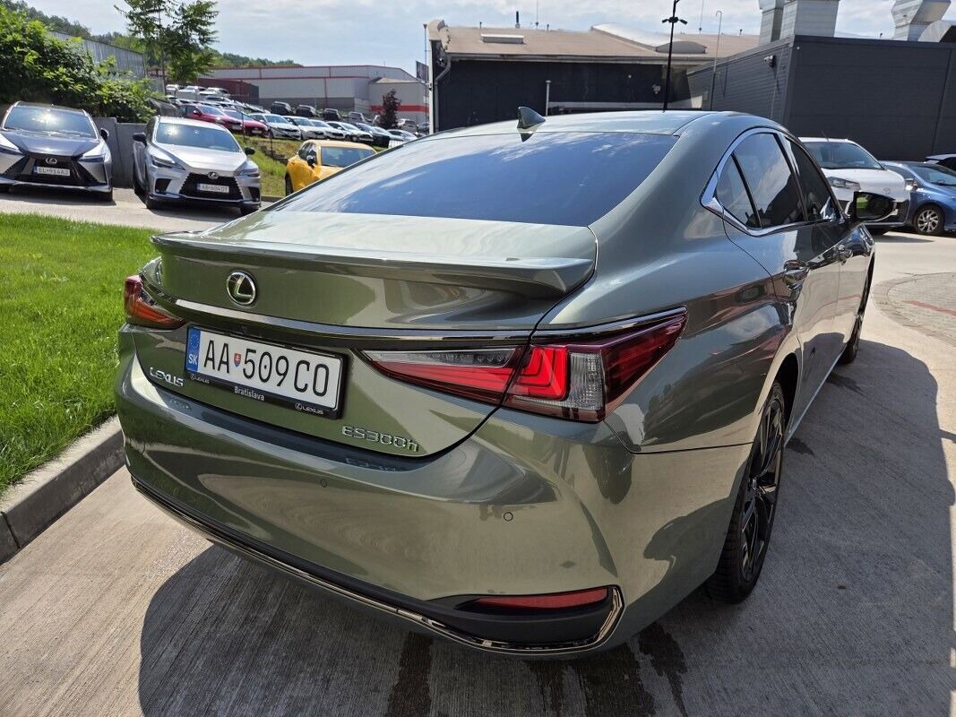 Lexus ES