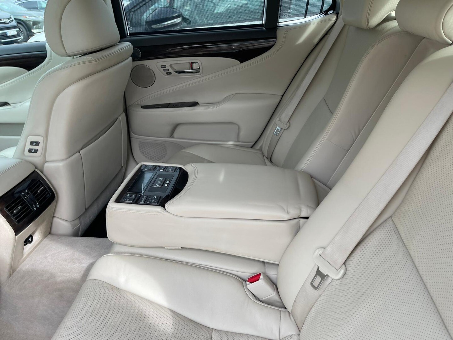 Lexus LS