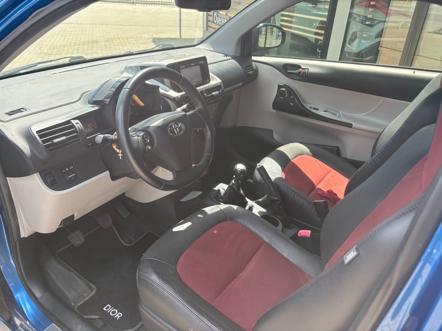 Toyota iQ