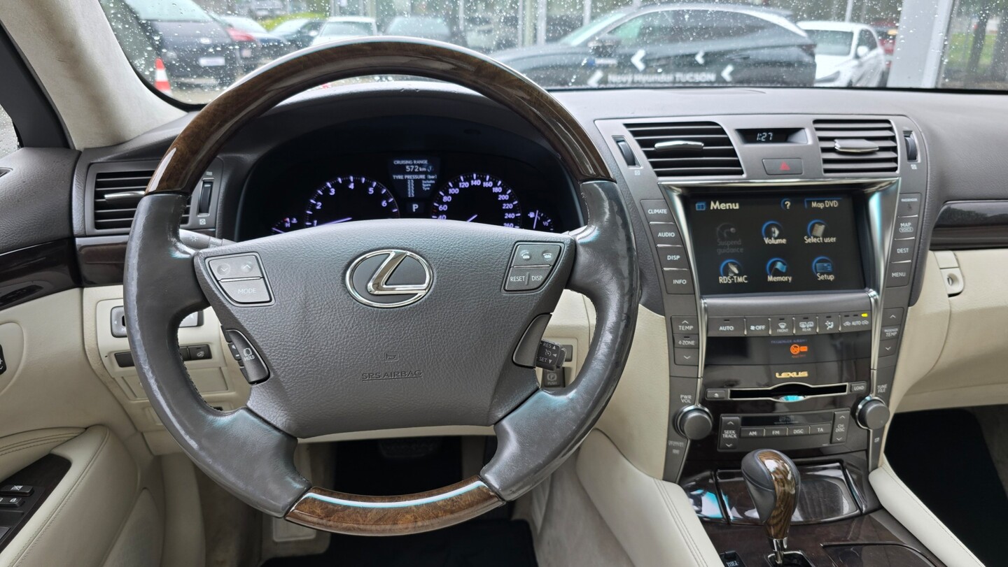 Lexus LS