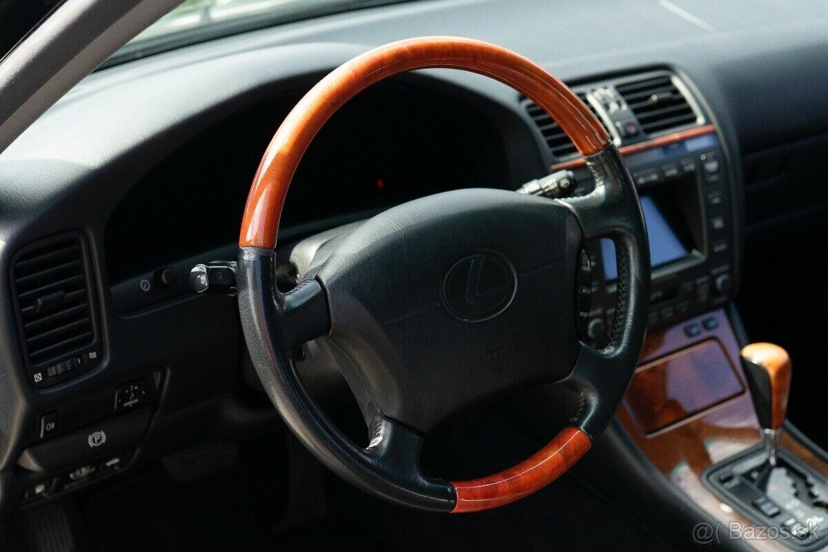 Lexus LS