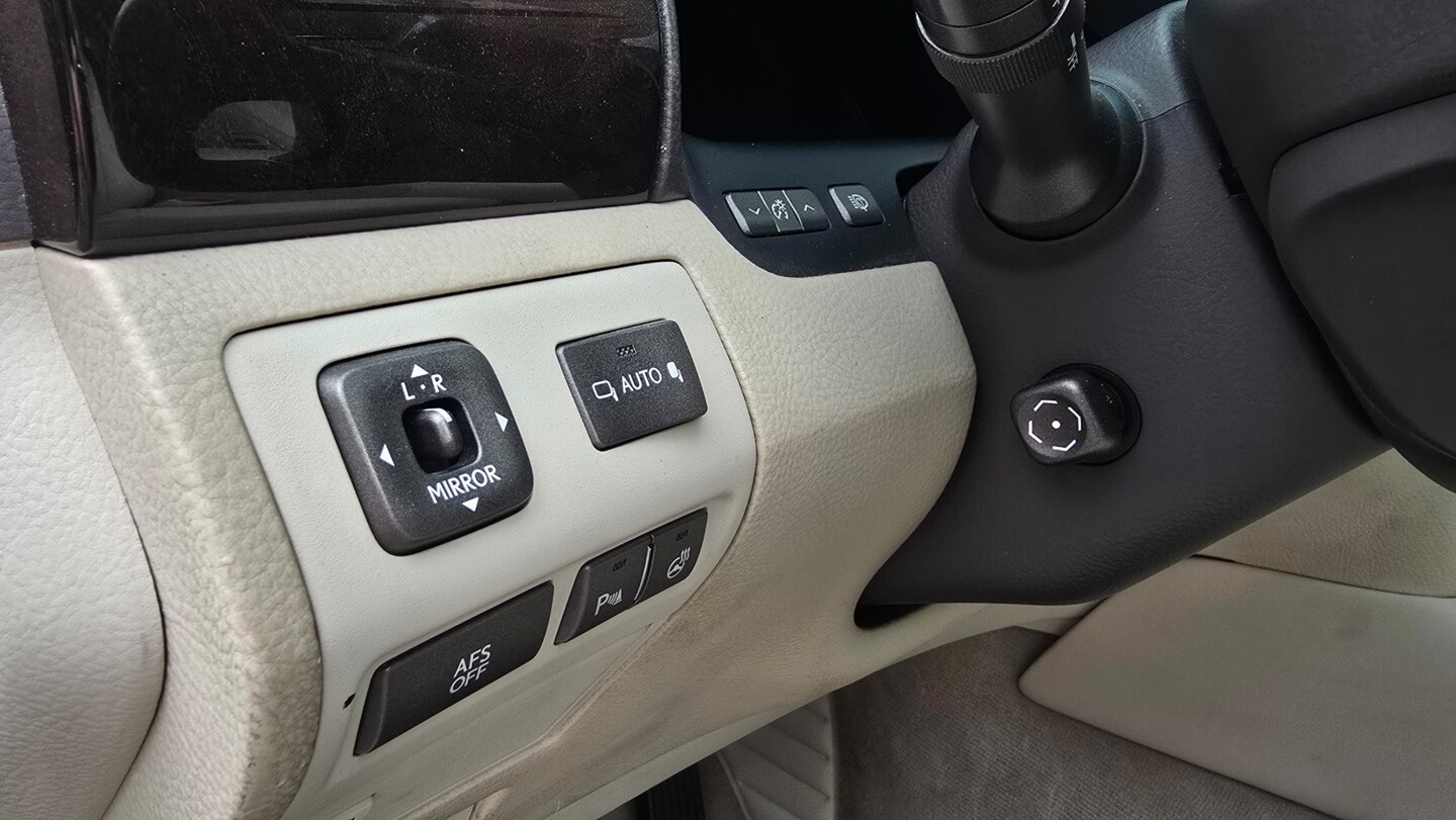 Lexus LS