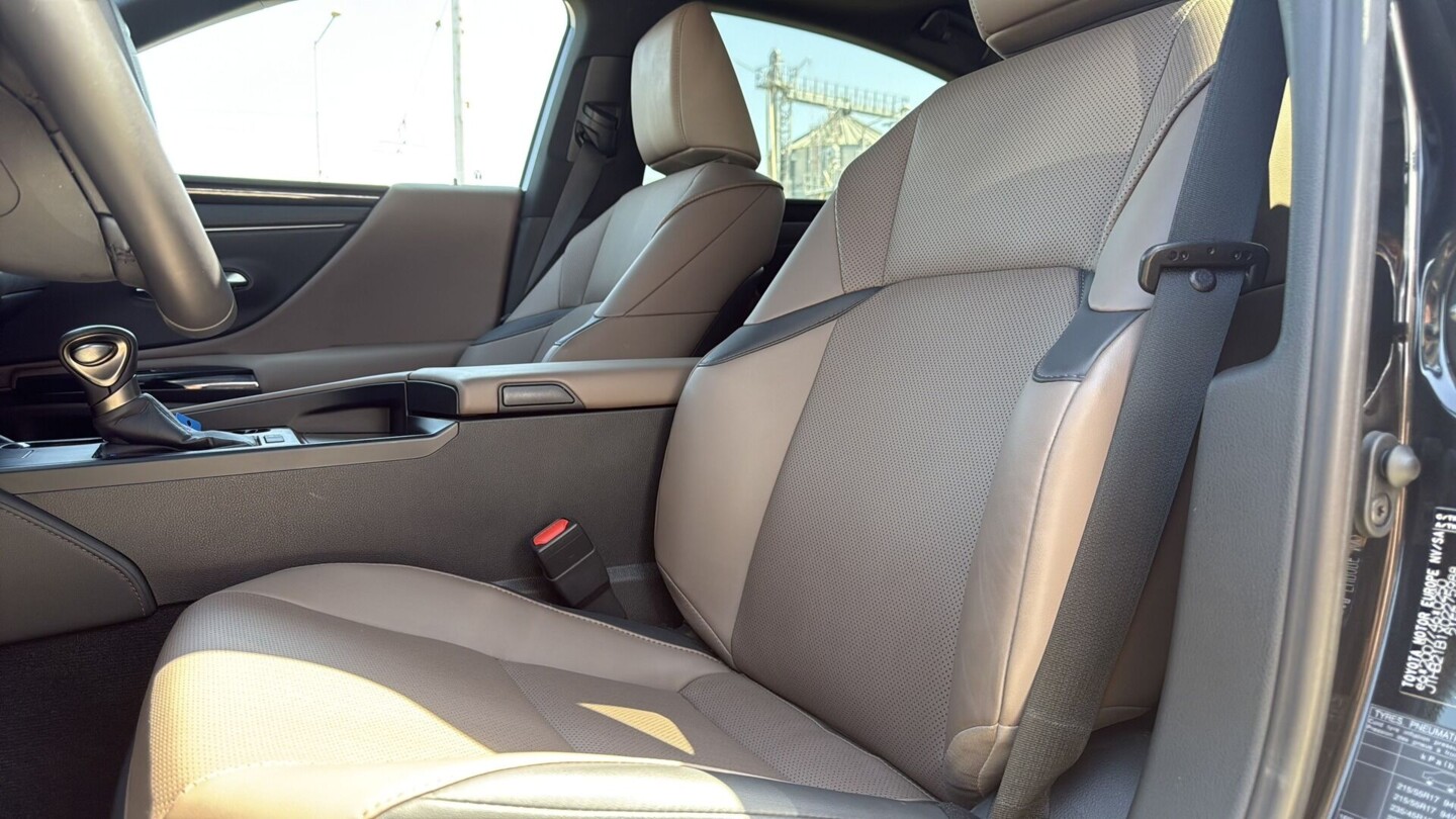Lexus ES