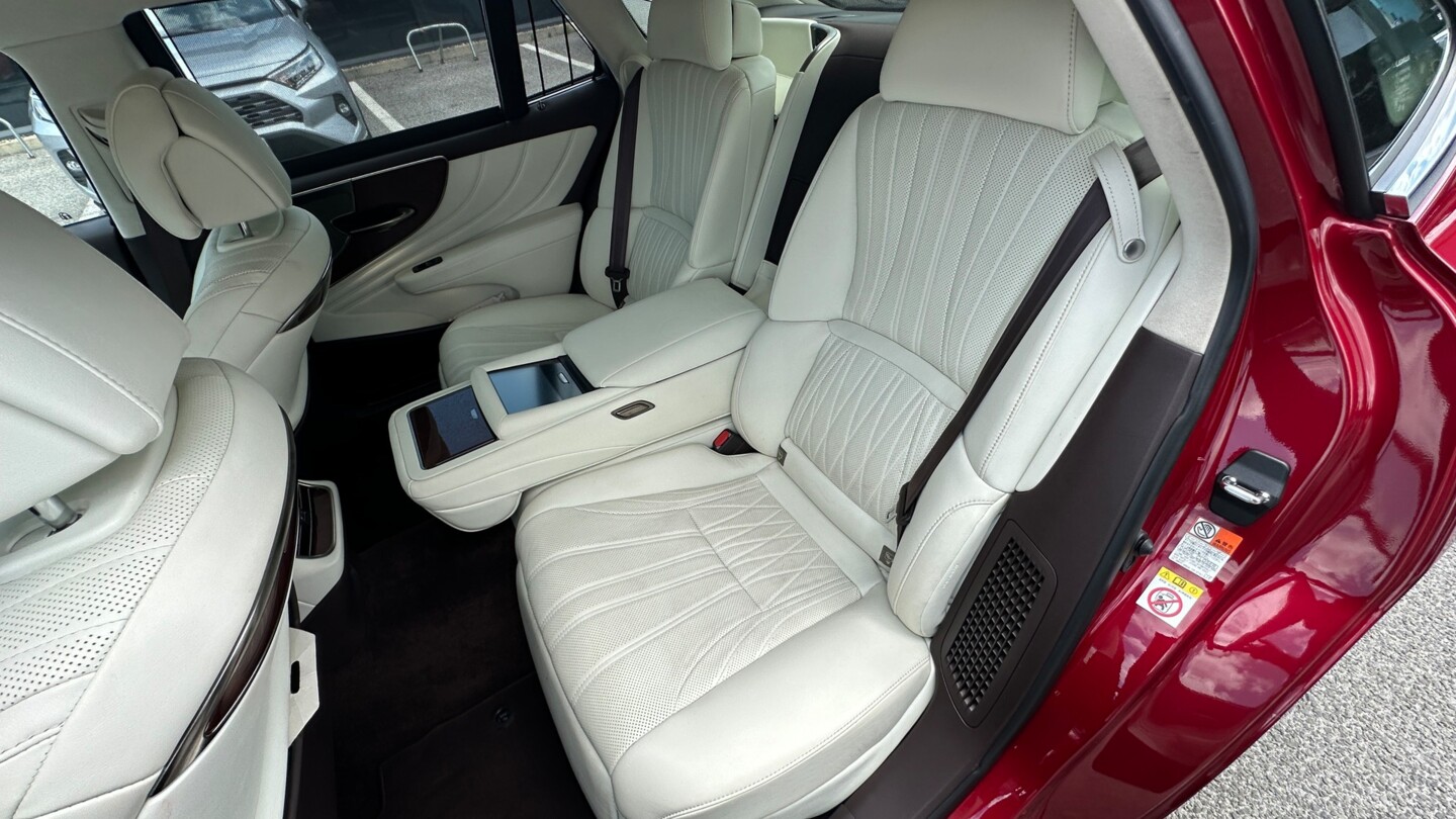 Lexus LS
