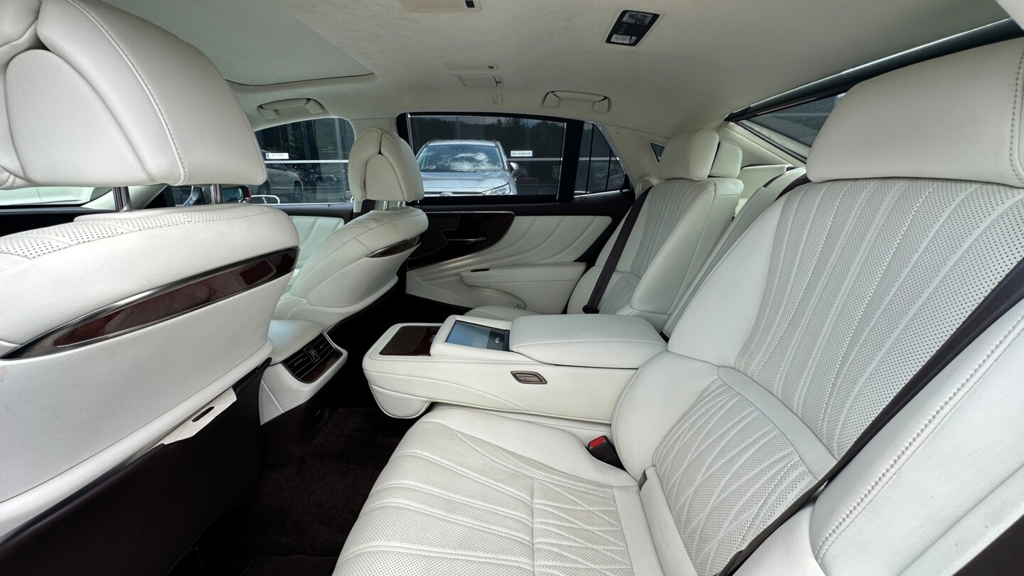 Lexus LS