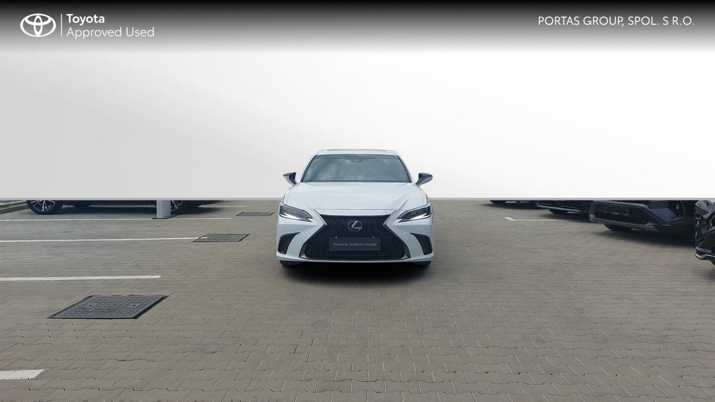 Lexus ES