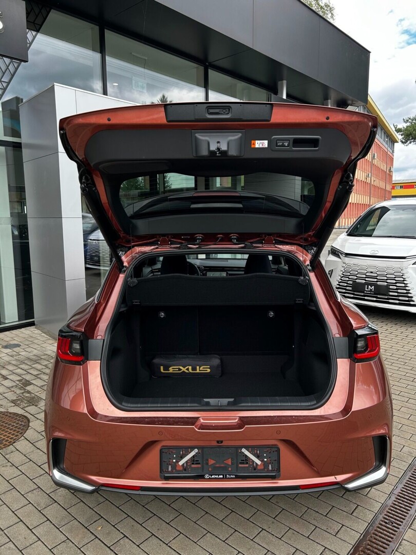 Lexus LBX