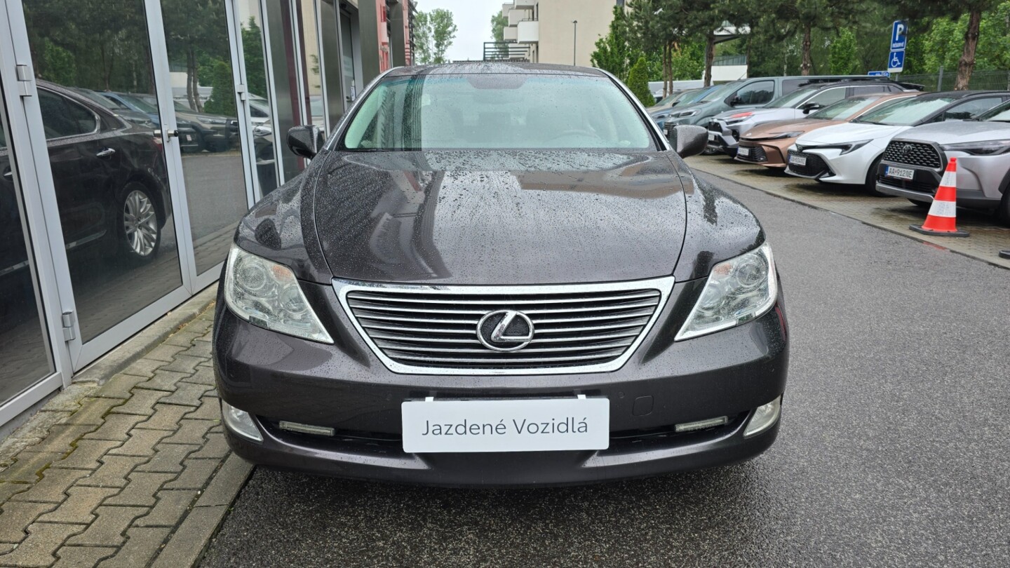Lexus LS