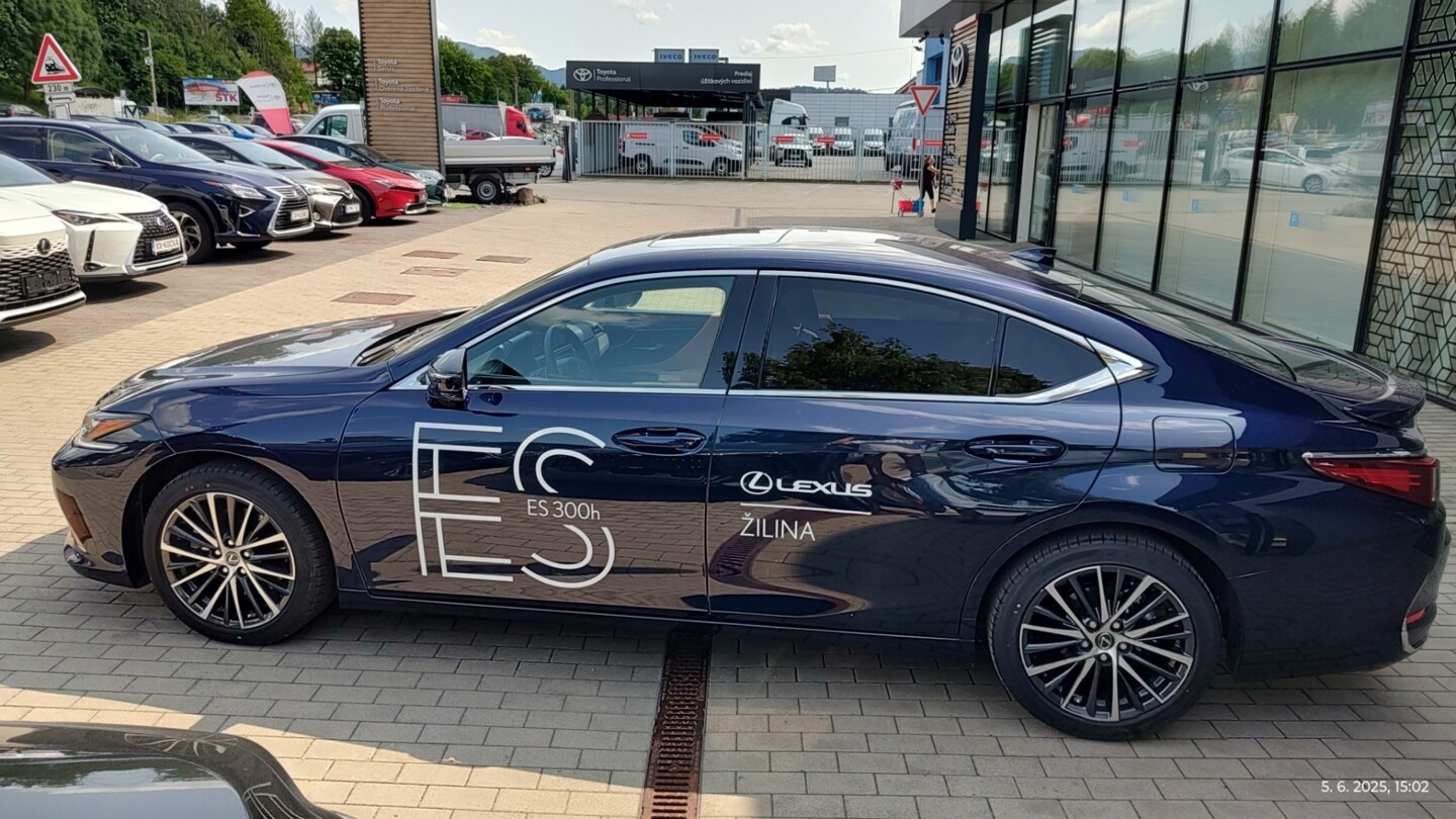 Lexus ES
