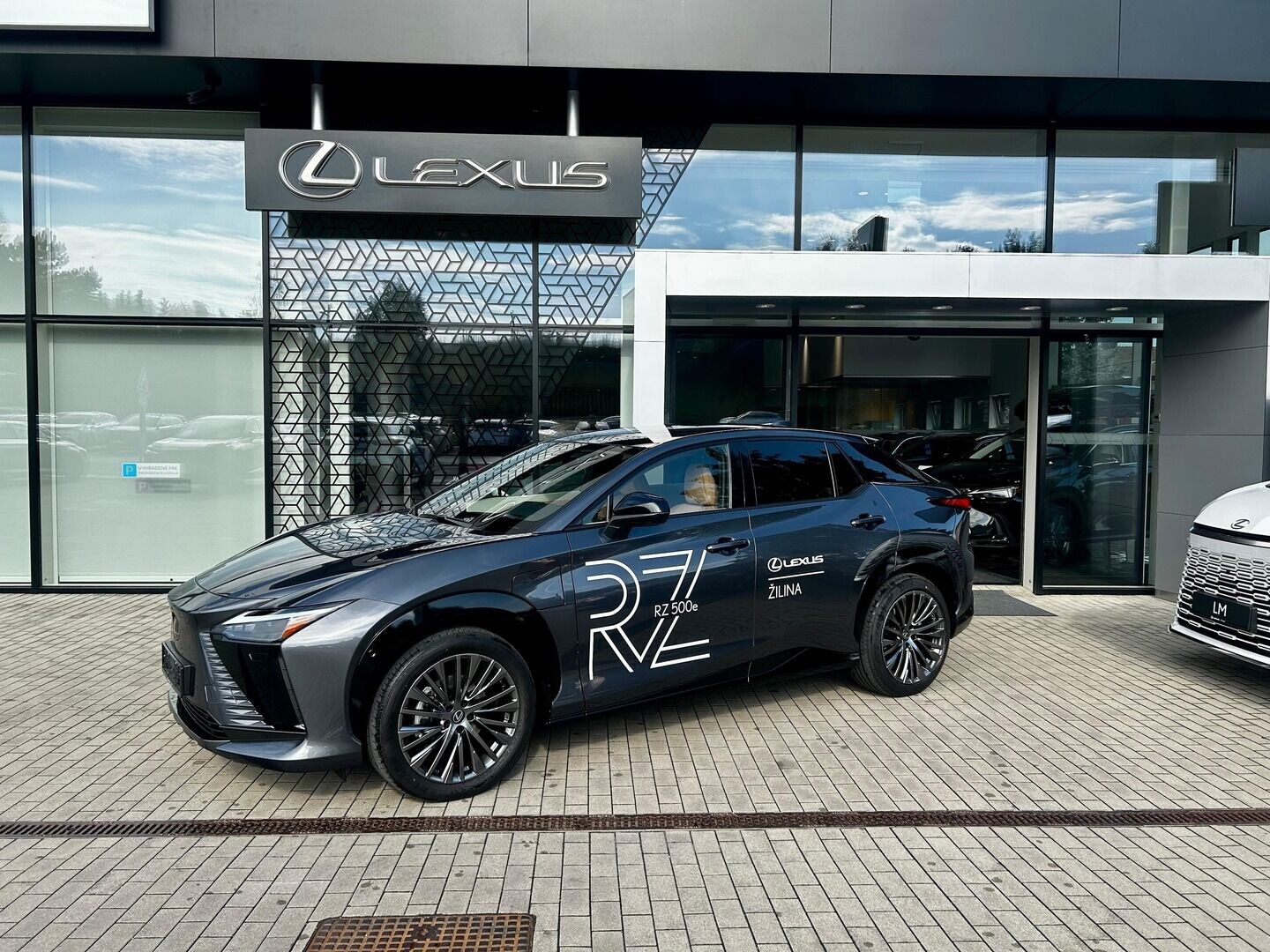 Lexus RZ